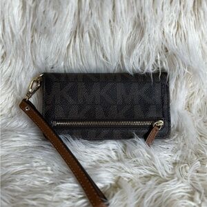 Michael Kors Jet Set Travel Slim Wristlet